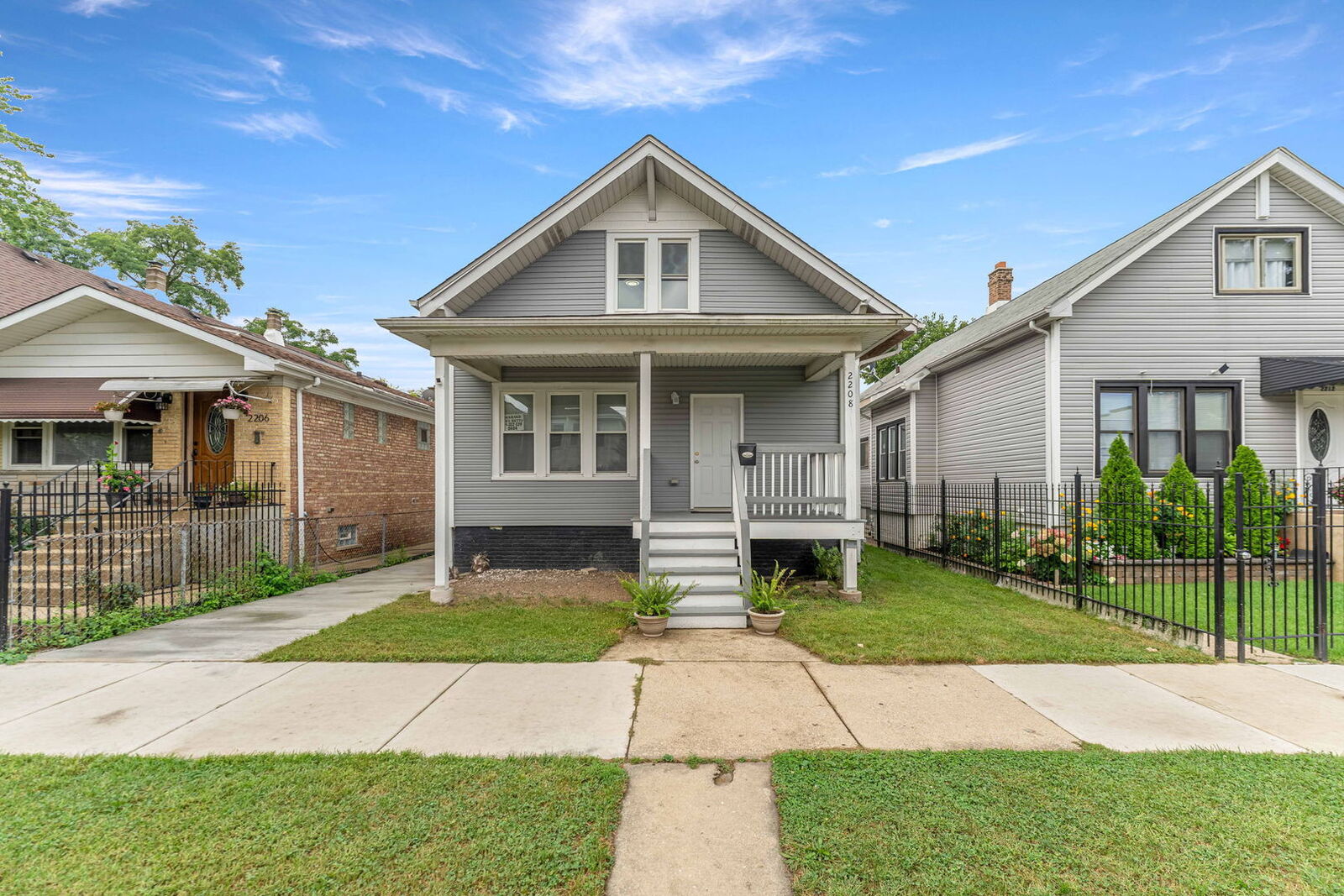 Property Photo: 2208 N Lavergne Avenue IL 60639