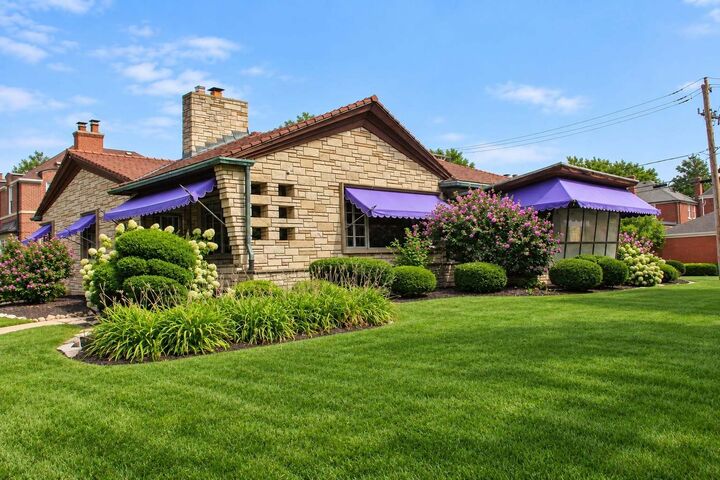 Property Photo: 9357 S Bell Avenue IL 60643