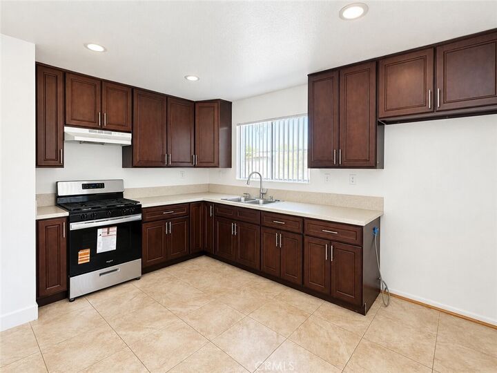 Property Photo: 801 E Chestnut Street 8 CA 91205