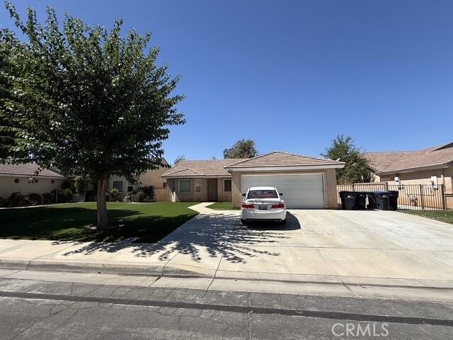 Property Photo: 43663 6th E CA 93535
