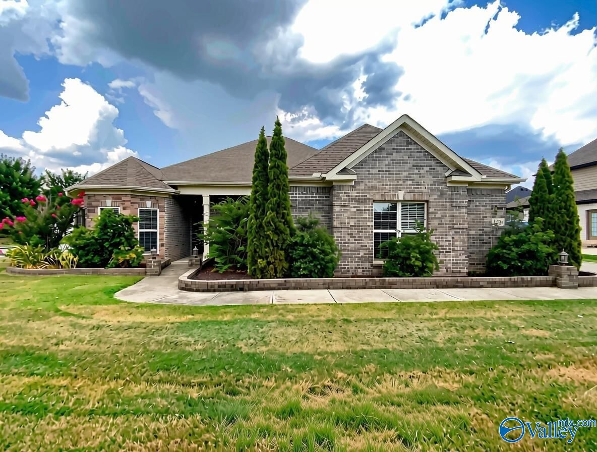 Property Photo: 126 Creekrock Drive AL 35756