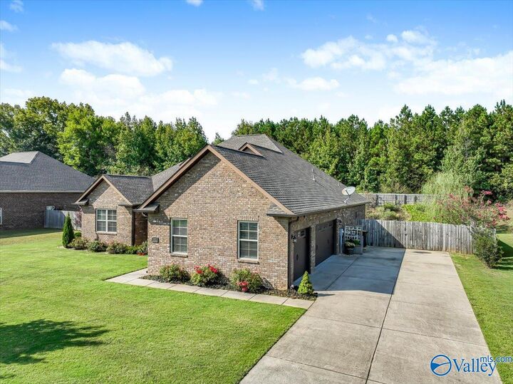 Property Photo: 1107 Flatts Trace AL 35055