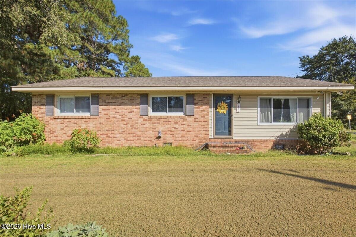 Property Photo:  613 E Chelly Street  NC 28398 