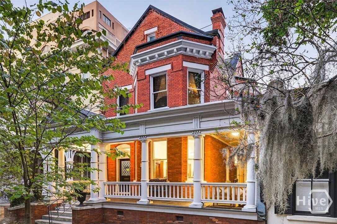 Property Photo: 106 E Harris Street GA 31401