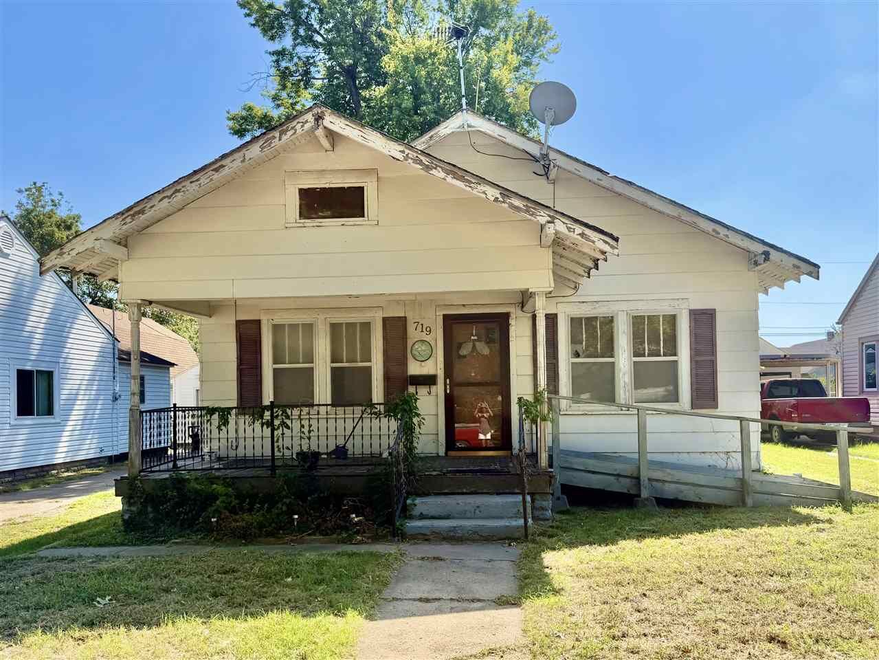 Property Photo: 719 W Florence Avenue OK 74631