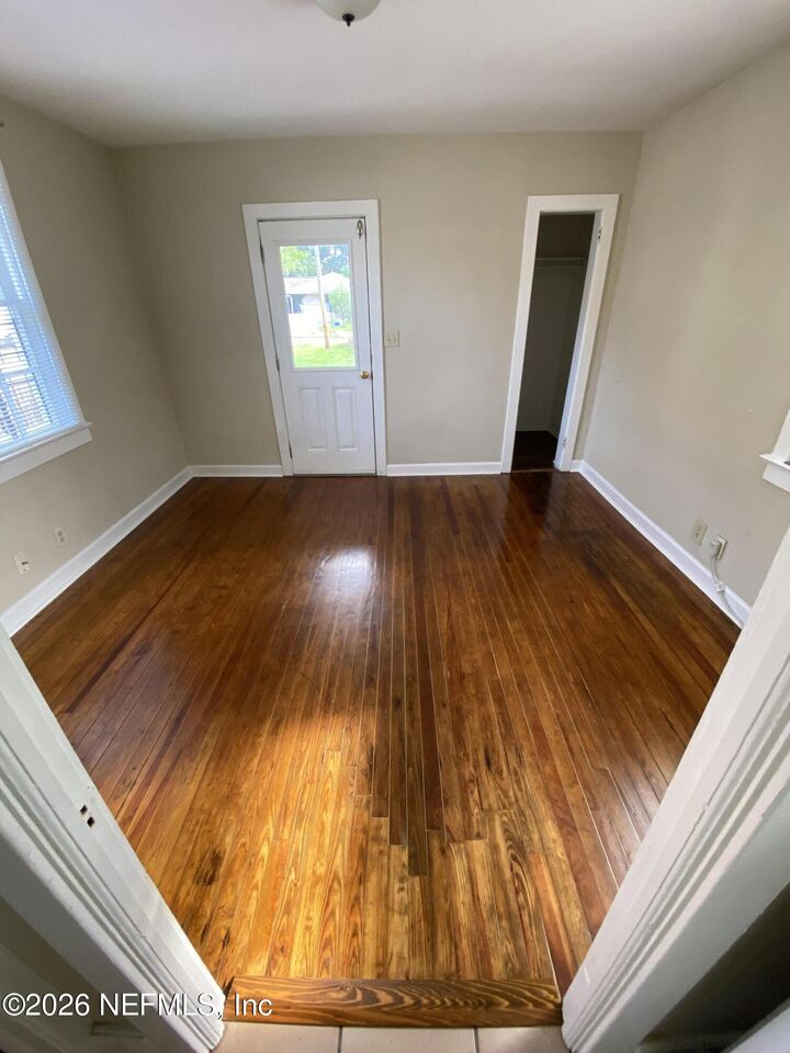 Property Photo: 1535 Parkwood Street 3 FL 32207
