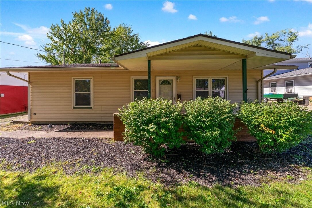 Property Photo: 2531 Chestnut Street OH 44420