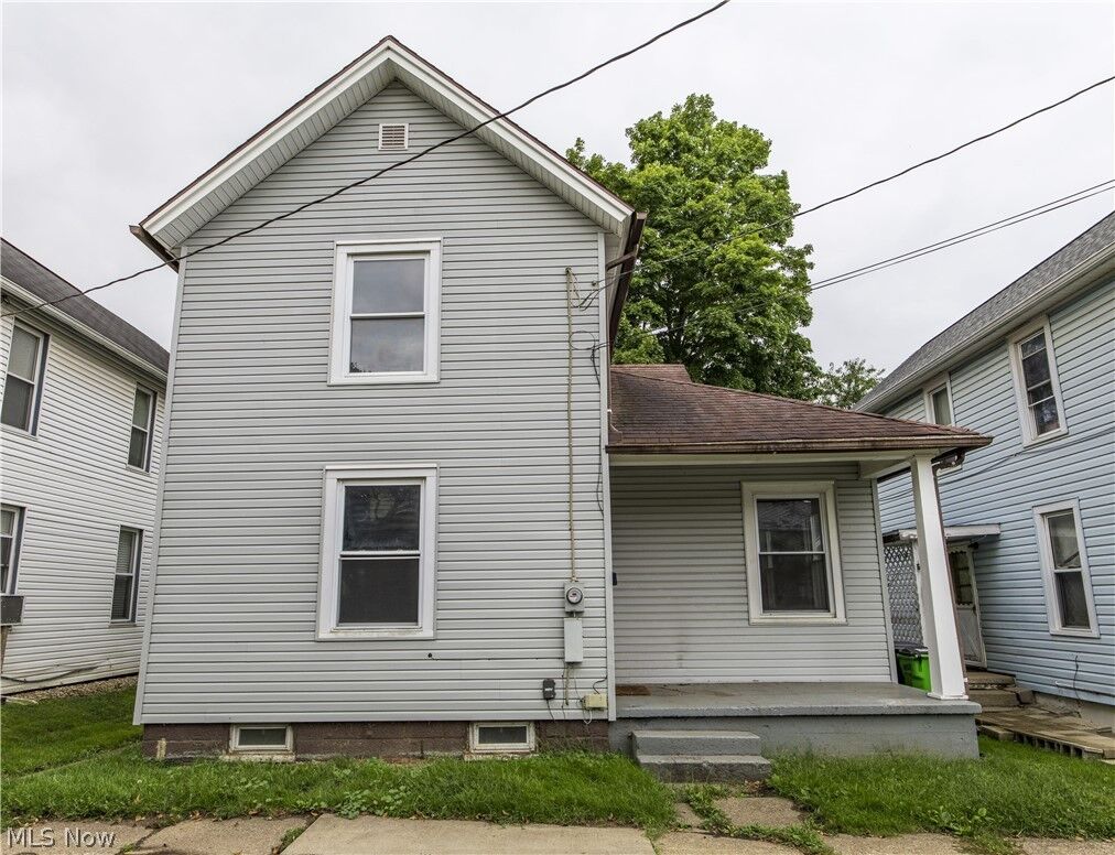 Property Photo: 327 Schrock Place SW OH 44647