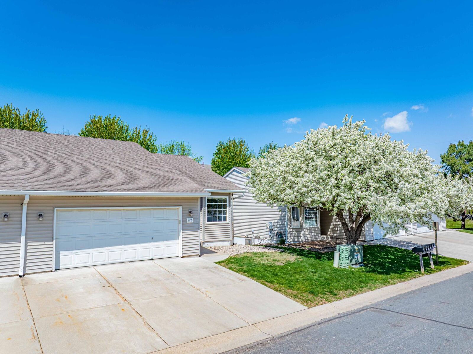 Property Photo:  102X Primrose Lane  MN 55387 