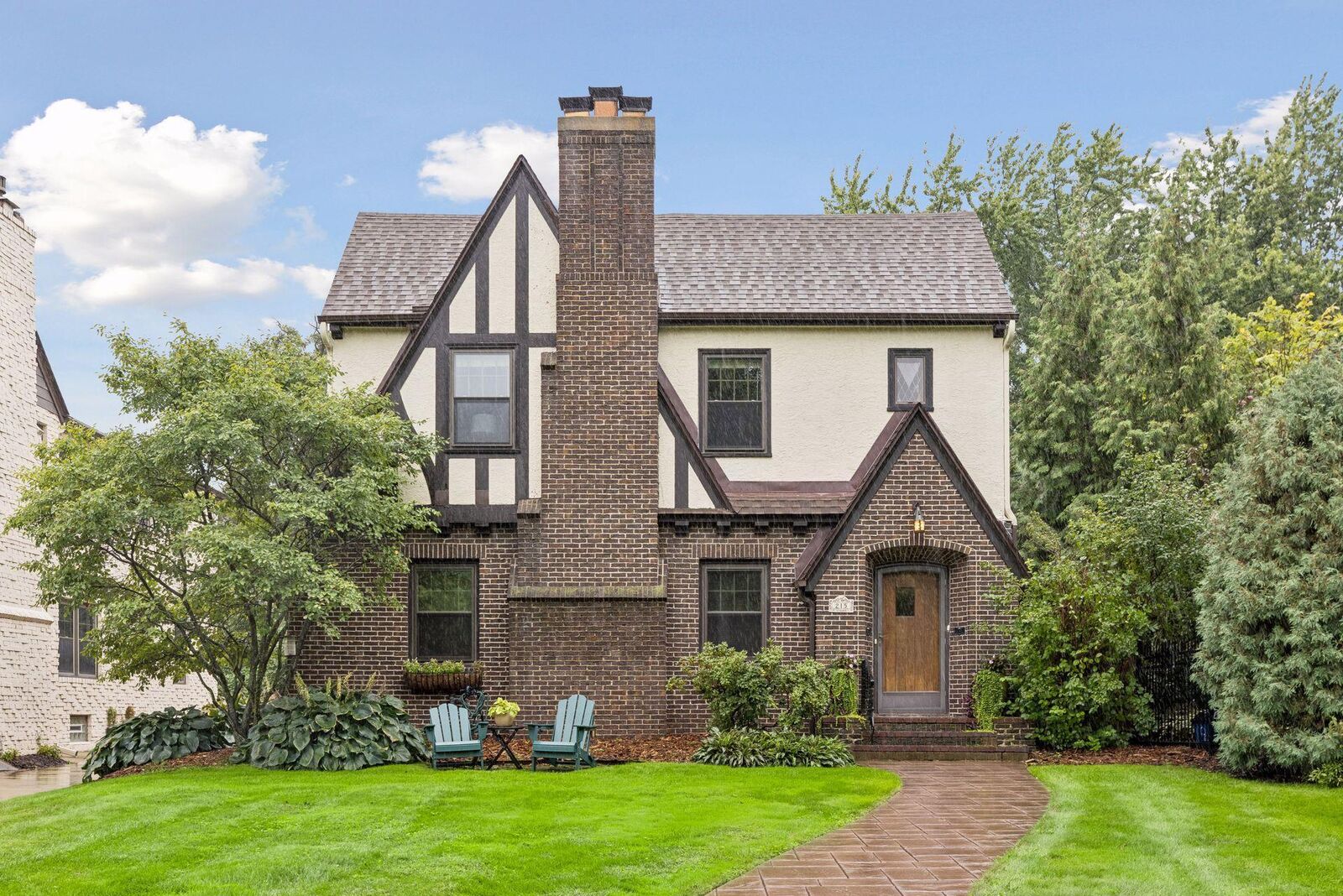 Property Photo:  215 W Minnehaha Parkway  MN 55419 