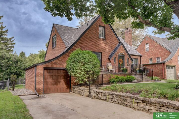 Property Photo:  2324 N 52nd Street  NE 68104 