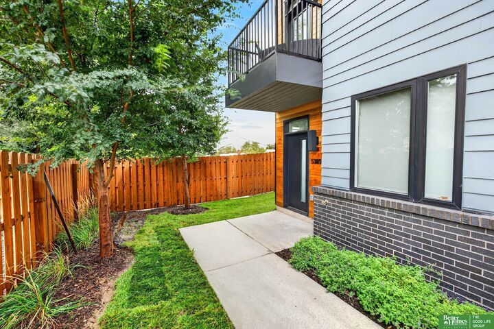 Property Photo: 5325 Elmwood Plaza NE 68106