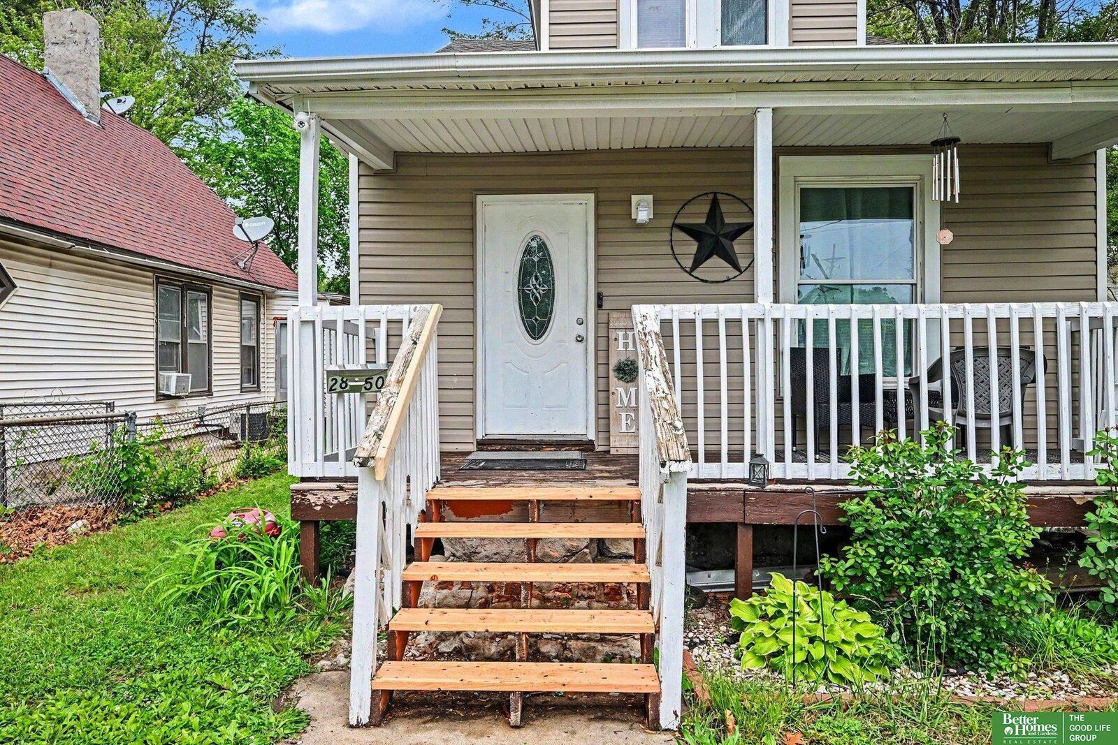 Property Photo: 2850 Meredith Avenue NE 68111