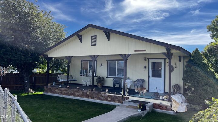 Property Photo:  2628 Railroad Avenue  OR 97632 