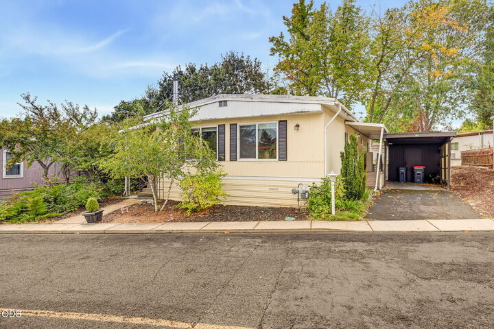 Property Photo:  1055 N 5th Street Unit 86  OR 97530 