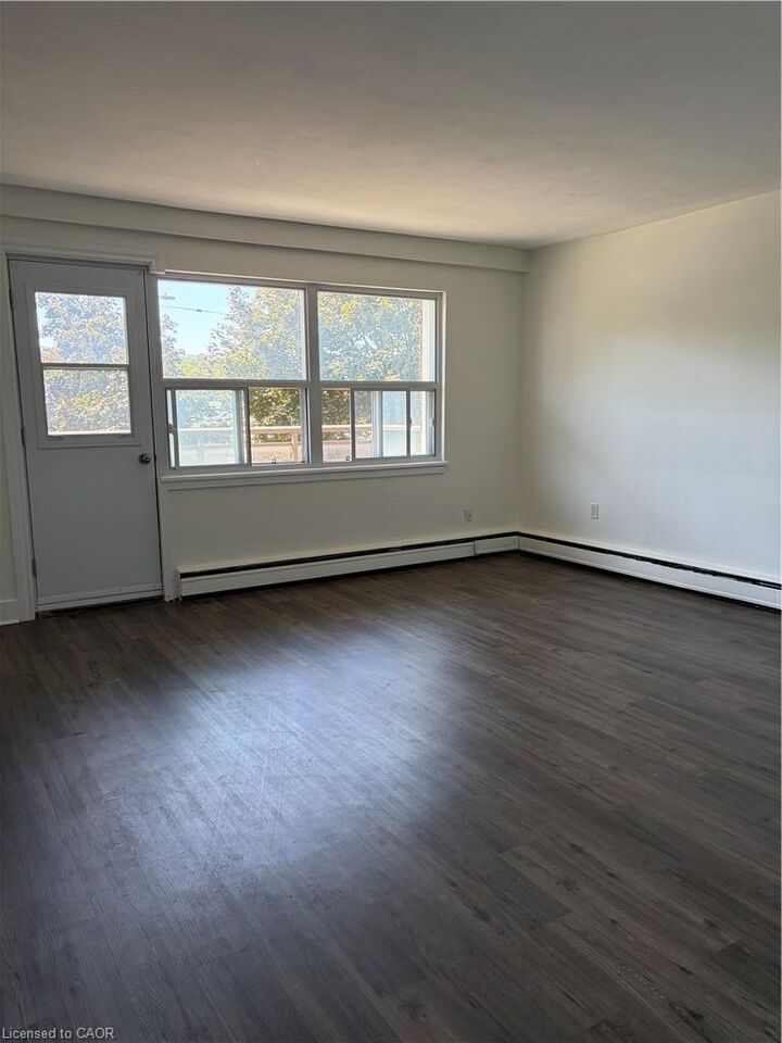 Property Photo:  2 Grant Boulevard 6  ON L9H 4L4 