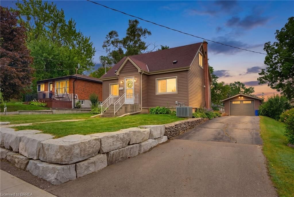 Property Photo:  373 Chatham Street  ON N3S 4J2 