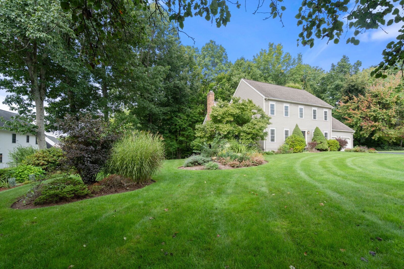 Property Photo:  34 Laurelwood Dr  MA 01605 