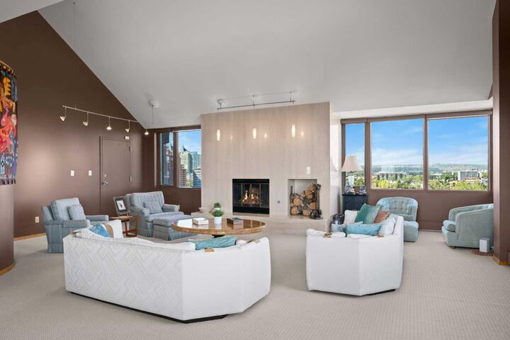 Property Photo:  500 Eau Claire Avenue SW 1002E  AB T2P 3R8 