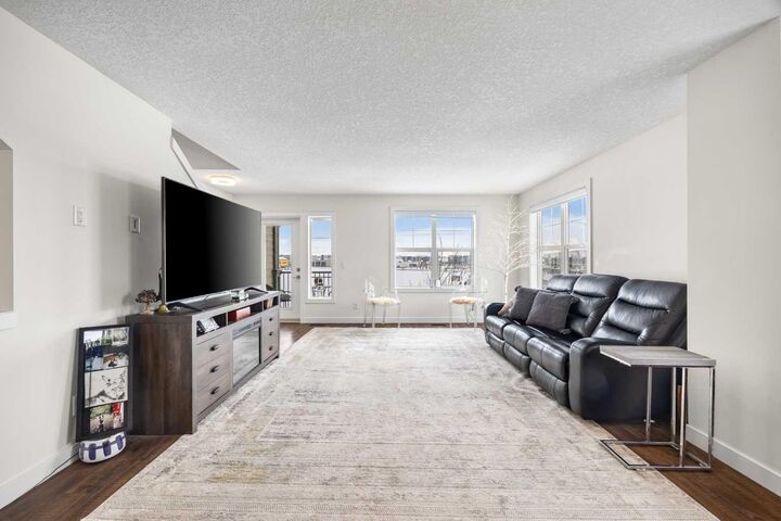 Property Photo:  111 Evanscrest Gardens NW  AB T3P 0S1 