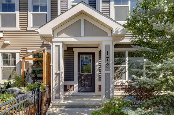 Property Photo:  172 Sundown Road  AB T4C 2M5 