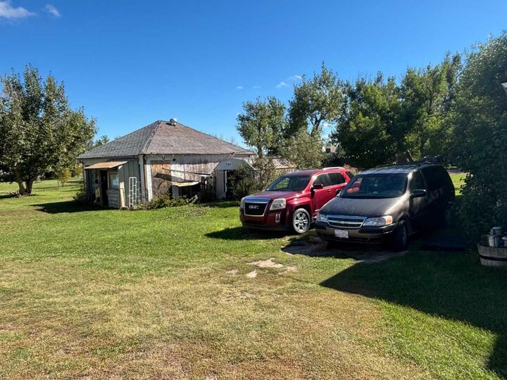 Property Photo:  101 3 Street  AB T0K 2L0 