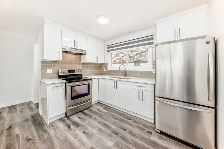 Property Photo:  3224 Rundlelawn Road NE  AB T1Y 3H5 