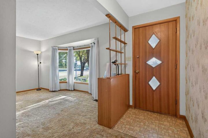 Property Photo:  3819 Charleswood Drive NW  AB T3A 0T5 