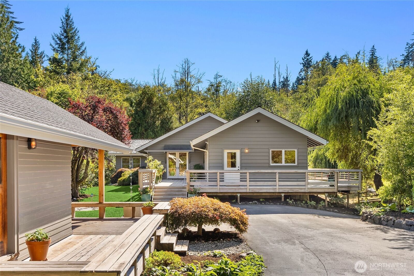 Property Photo:  7183 NE Eagle Harbor Drive NE  WA 98110 