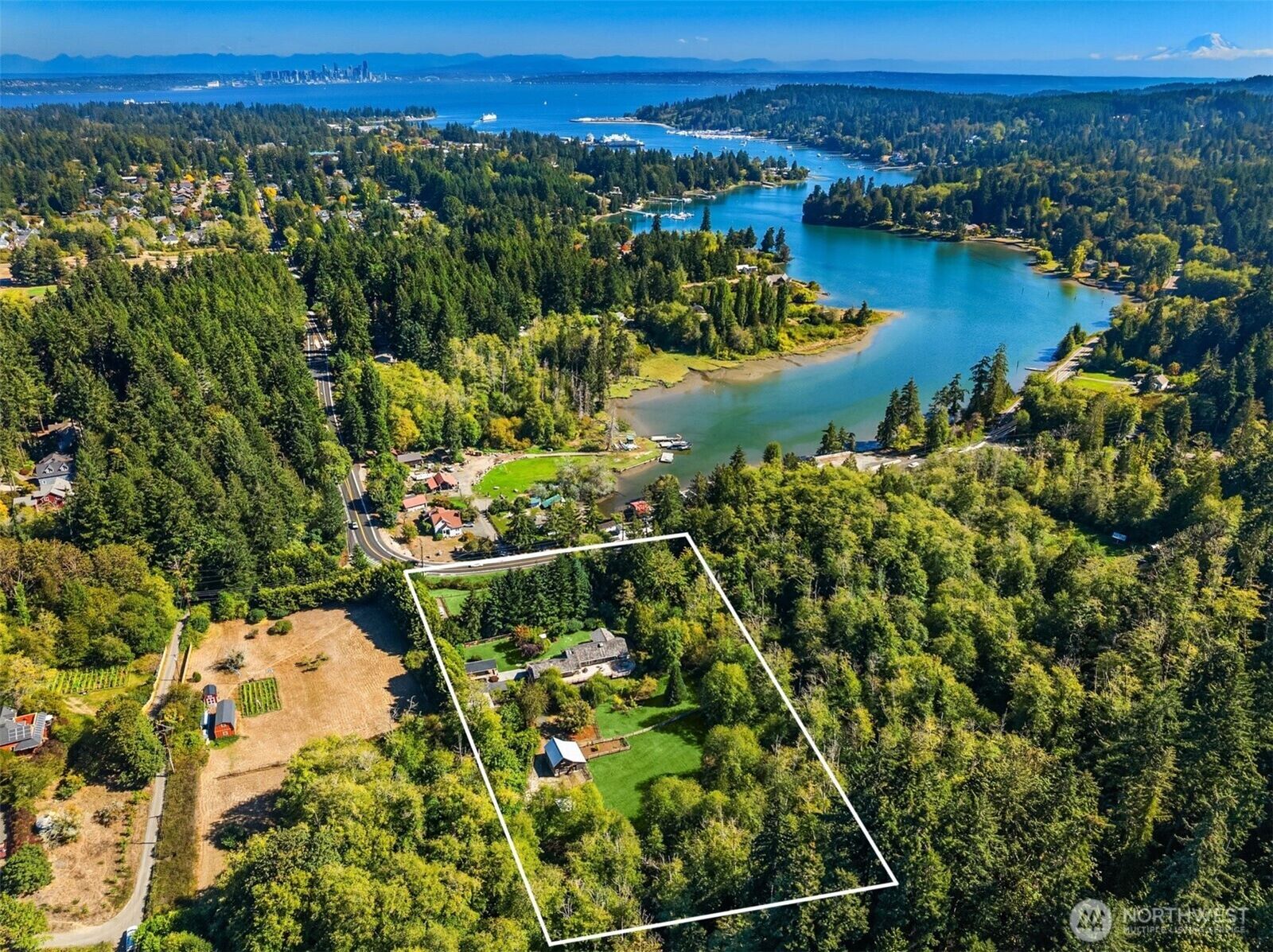 Property Photo:  7183 NE Eagle Harbor Drive NE  WA 98110 