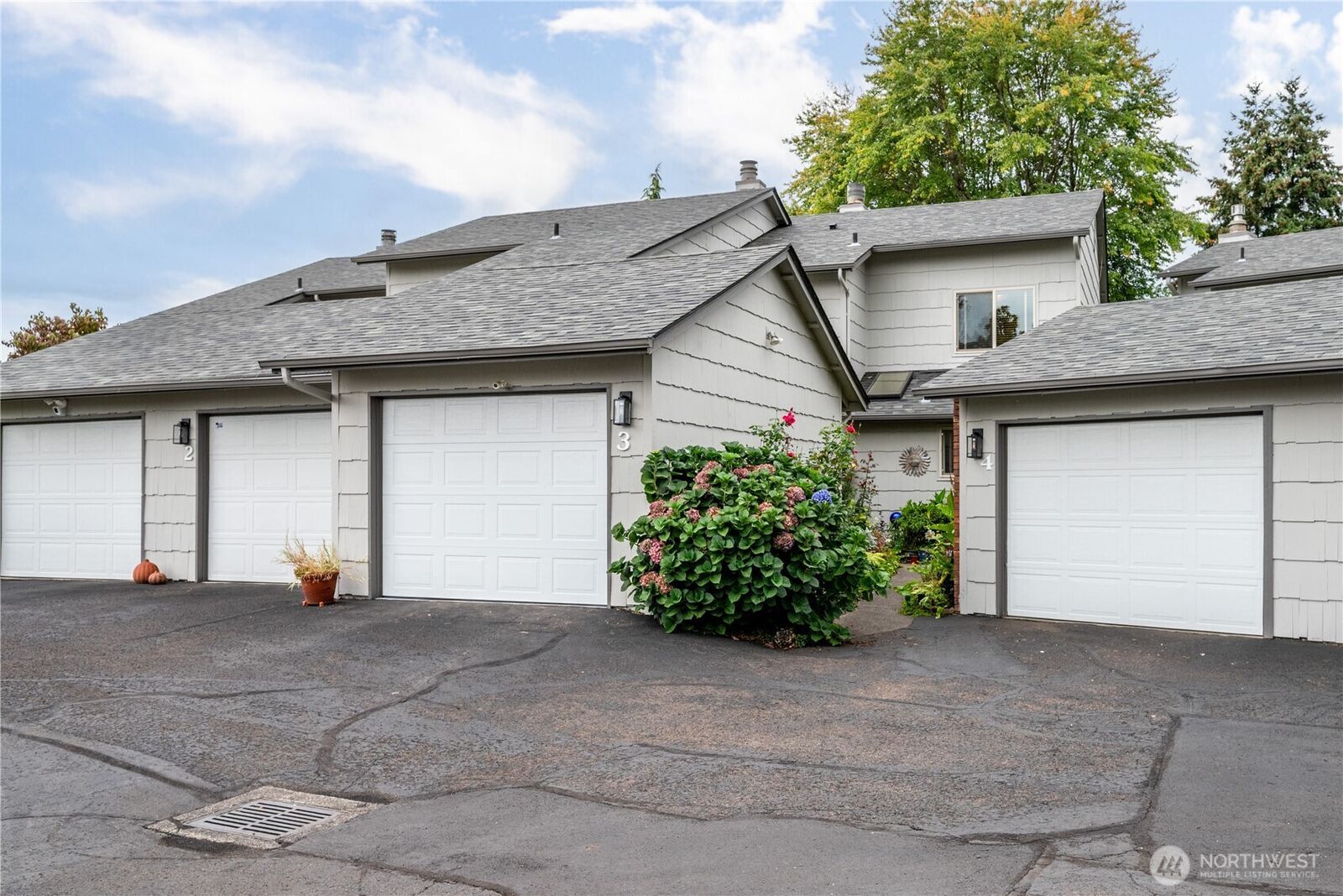 Property Photo:  2353  40th Ave 3  WA 98632 
