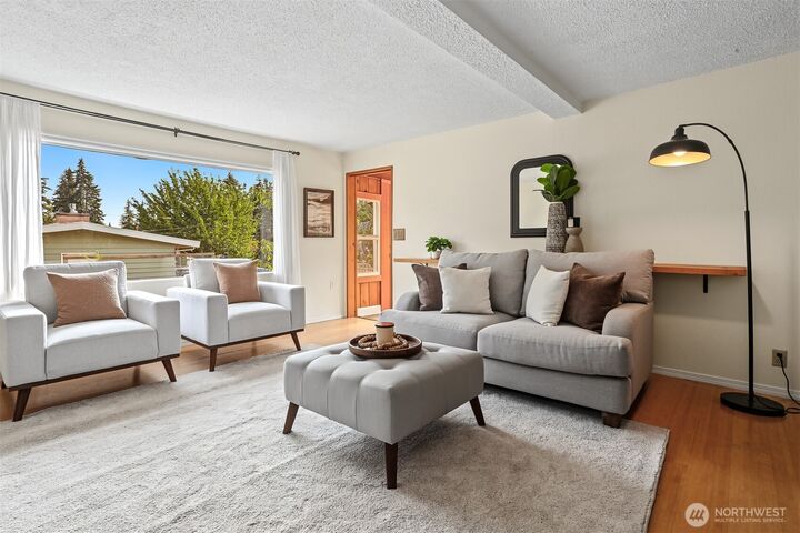 Property Photo: 19127 80th Avenue W WA 98026