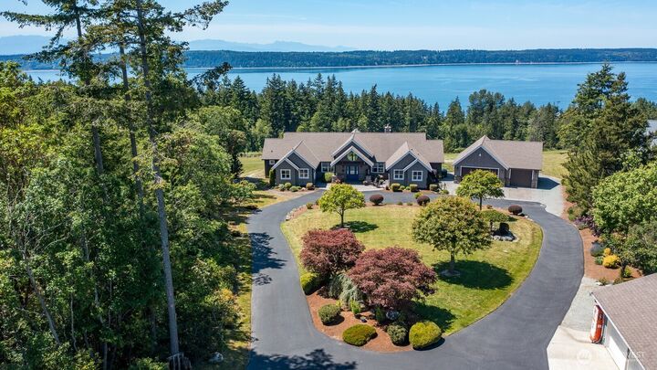 Property Photo: 1538 Wintercreek Lane WA 98282