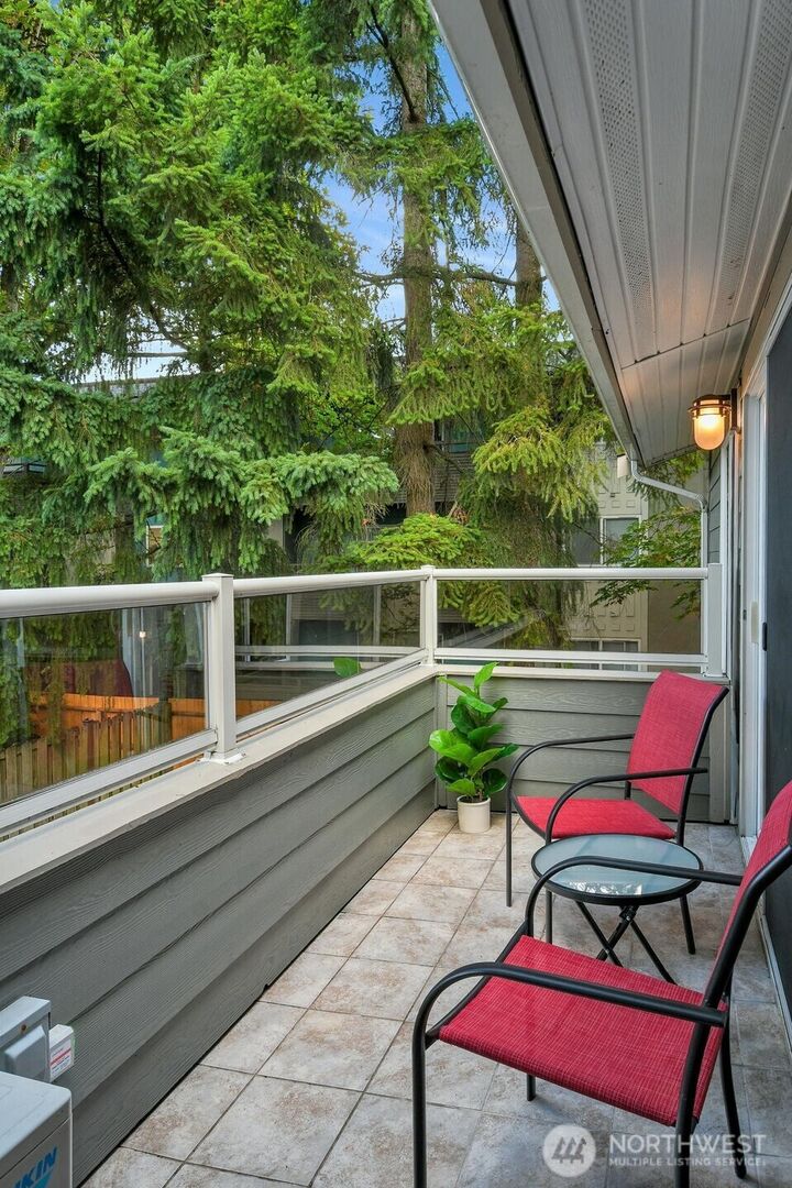 Property Photo: 15406 NE 15th Place 24 WA 98007