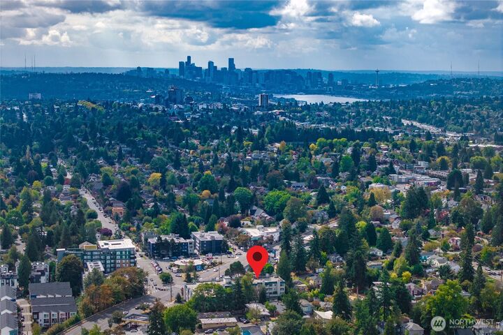 Property Photo:  1740 NE 86th Street 311  WA 98115 