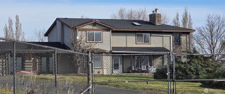 Property Photo: 8601 Scenic Drive WA 98908