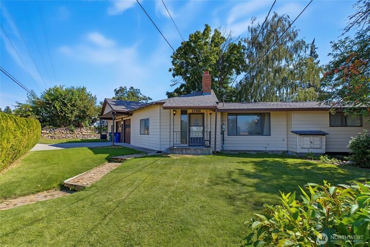 Property Photo: 1786 5th St NE WA 98802