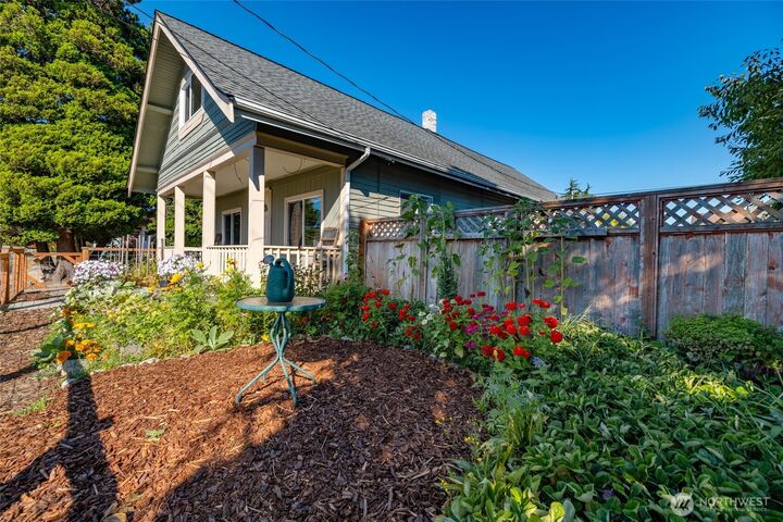 Property Photo:  1616  12th Street  WA 98221 