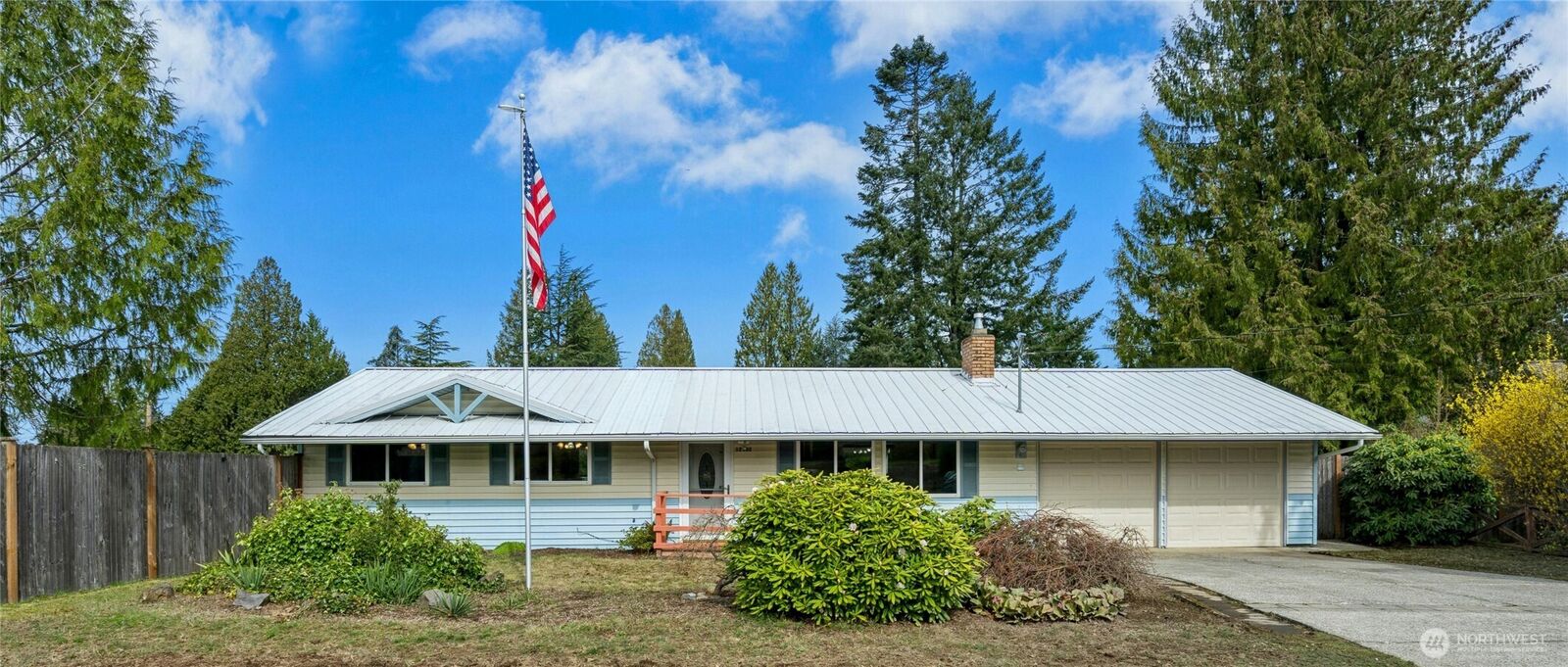 Property Photo: 12502 SE 73rd Place WA 98056