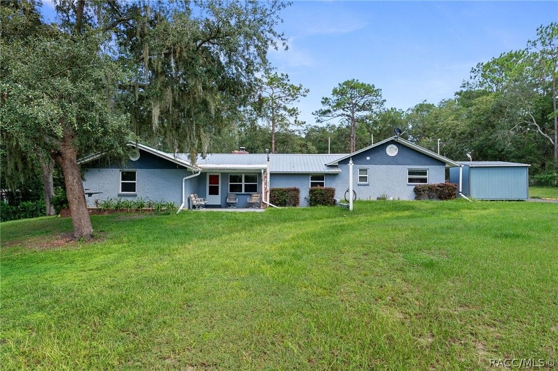 Property Photo: 977 S Bea Avenue FL 34452
