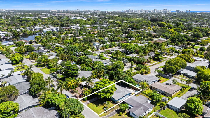 Property Photo:  1636 NE 7th Terrace  FL 33305 