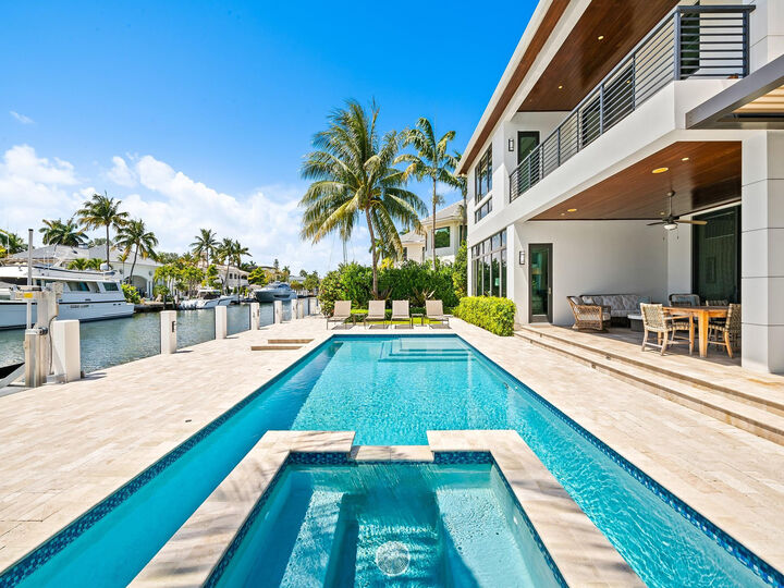 Property Photo: 301 NE 23rd Avenue FL 33305