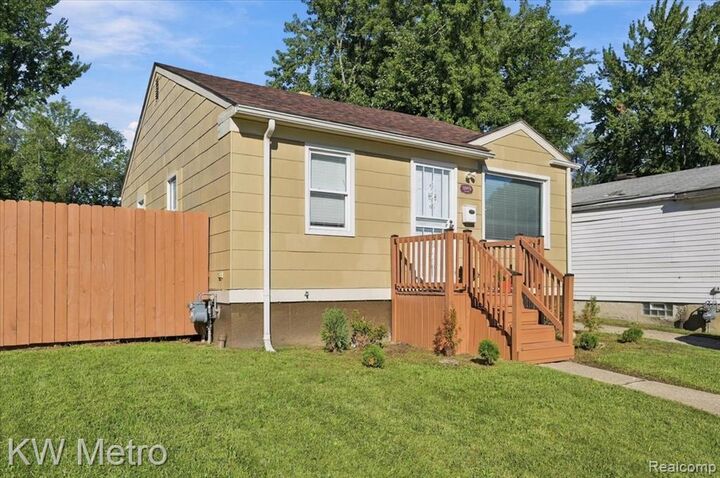 Property Photo:  18475 Caldwell Street  MI 48234 