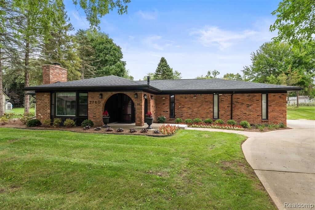 Property Photo:  2780 Candlewick Drive  MI 48359 