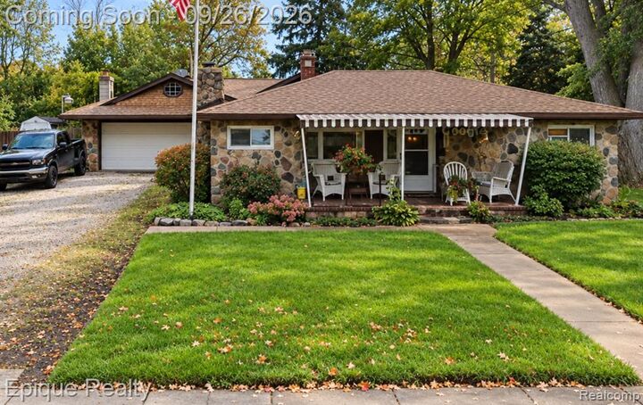 Property Photo: 202 North Street MI 48003