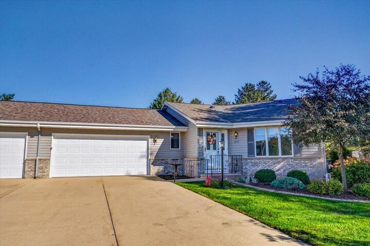 Property Photo: 212 W Meadows Drive 14 WI 53534
