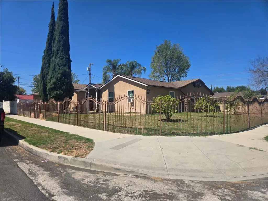 Property Photo: 11301 Collett CA 91344