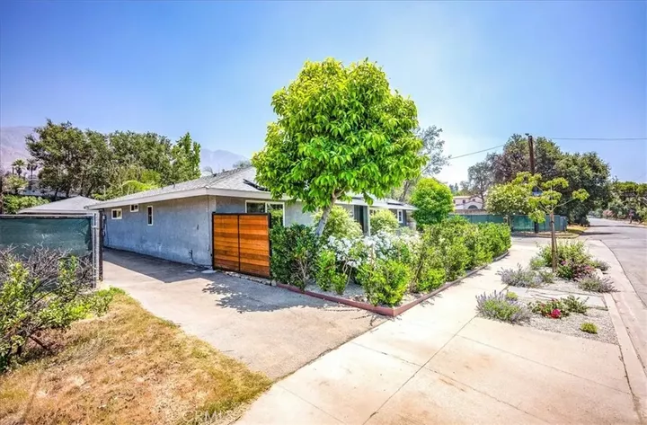 Property Photo:  385 E Mendocino Street  CA 91001 