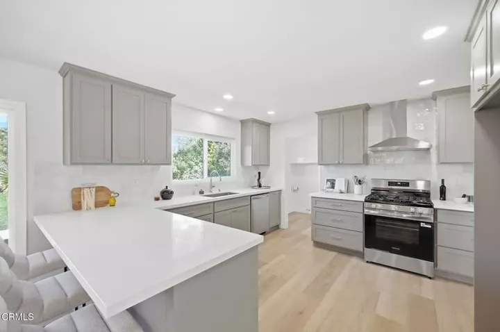 Property Photo: 476 Jeanne Court CA 91320