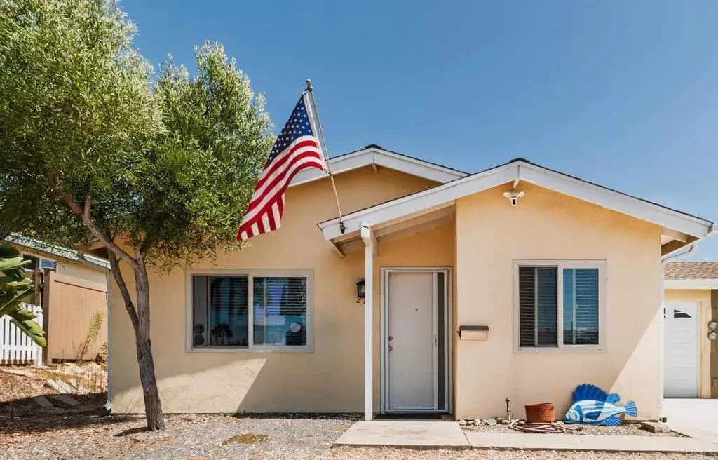 Property Photo: 219 Gloxina Street CA 92024